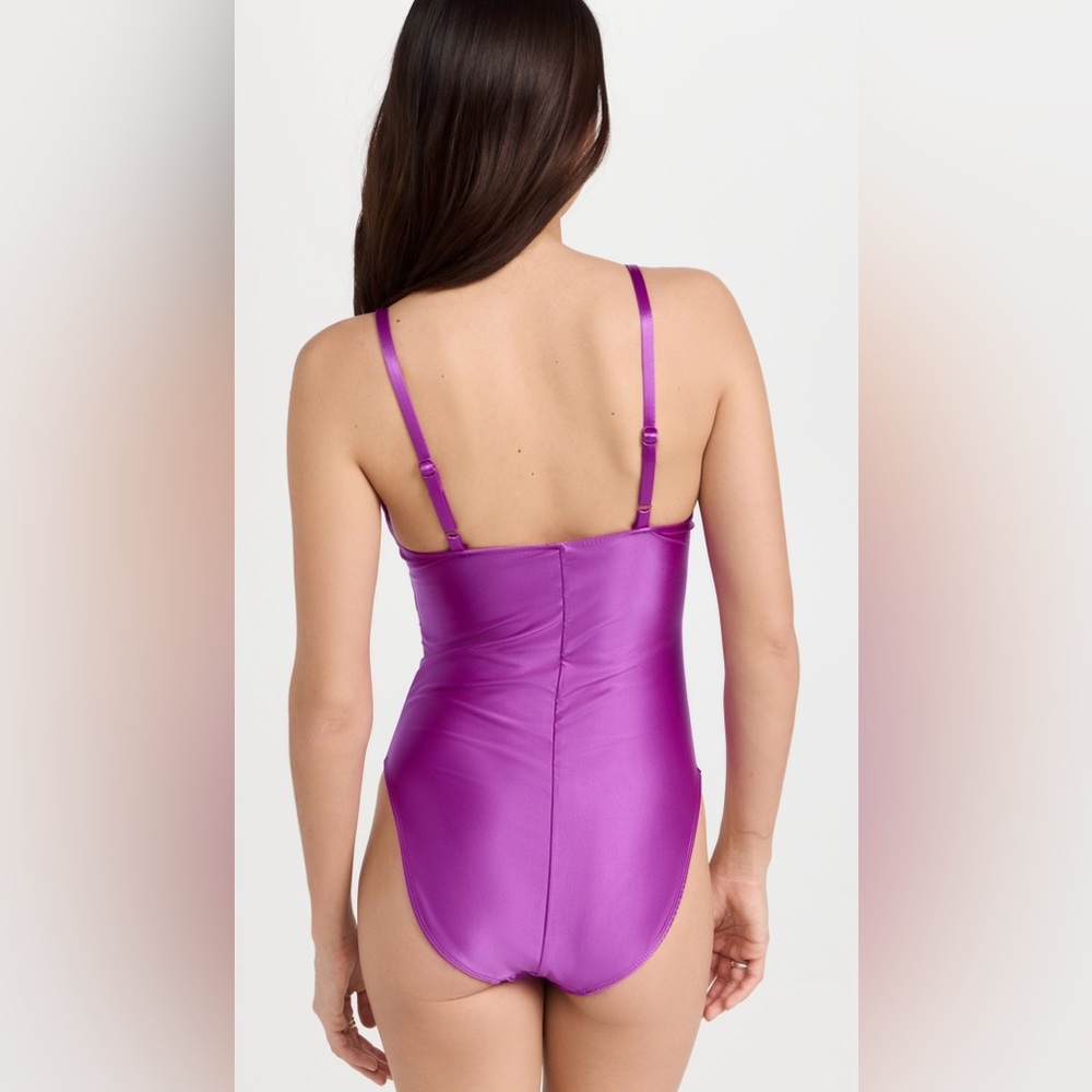!NEW! Good American - Ruched Swimsuit - Picture 2 of 7